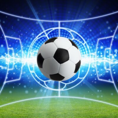 tapeta dla chłopca przedstawiająca piłkę na tle rysunkowego boiska z piorunami