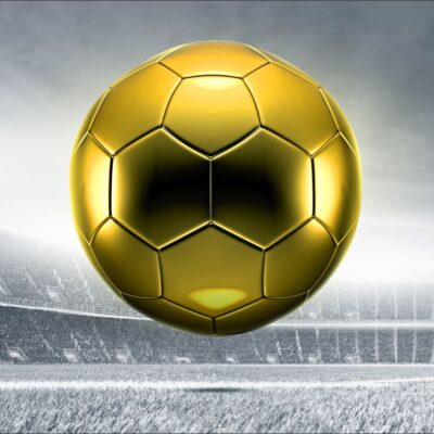 fototapeta dla dzieci złota piłka nożna na tle szarego stadionu