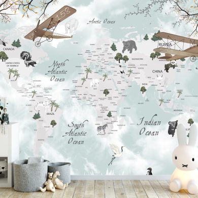 Fototapeta mapa świata ze zwierzątkami samolotami, nazwami państw. Szare kontynenty na turkusowym pastelowym tle.